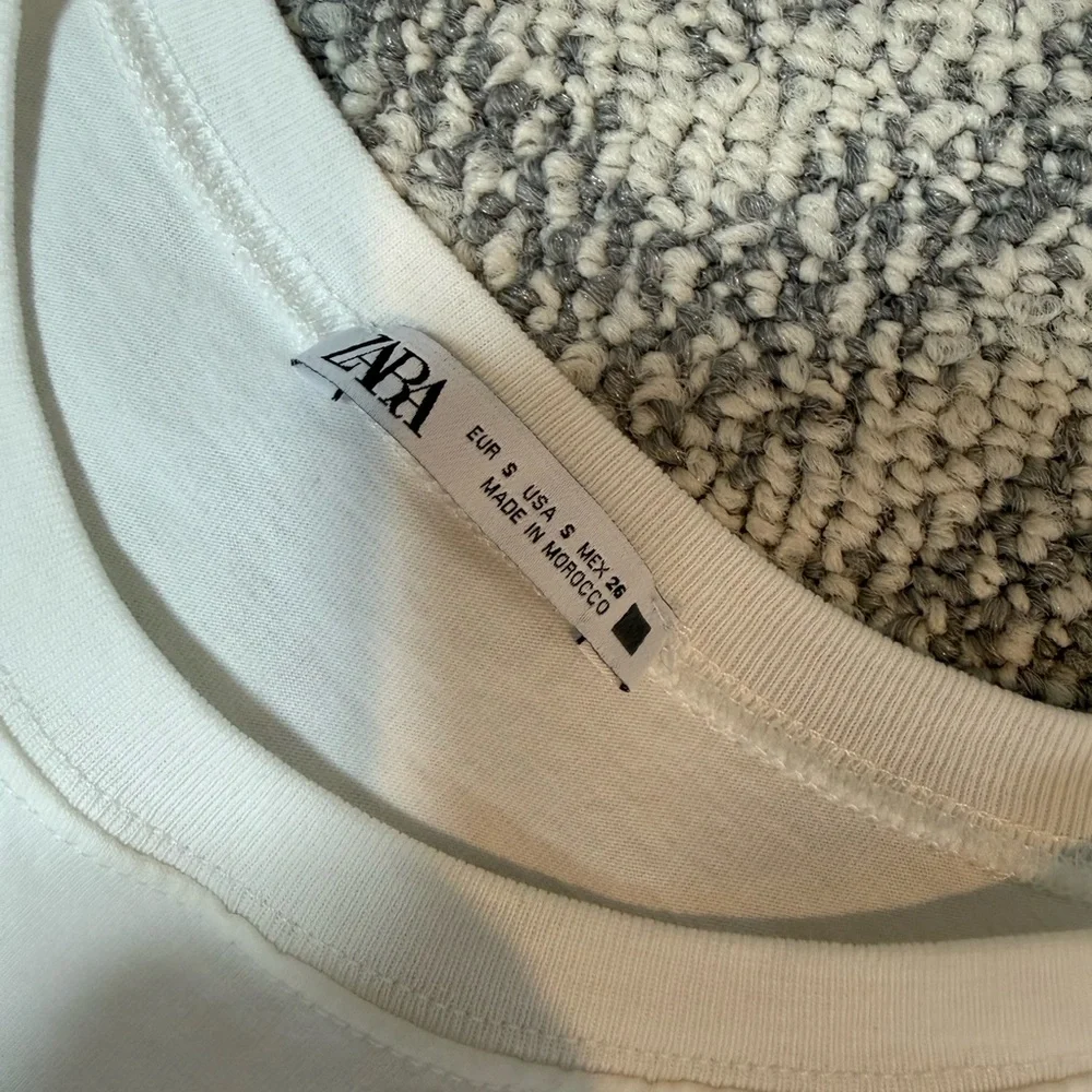 Zara | Ruffle Hem Tee - Picture 2 of 2